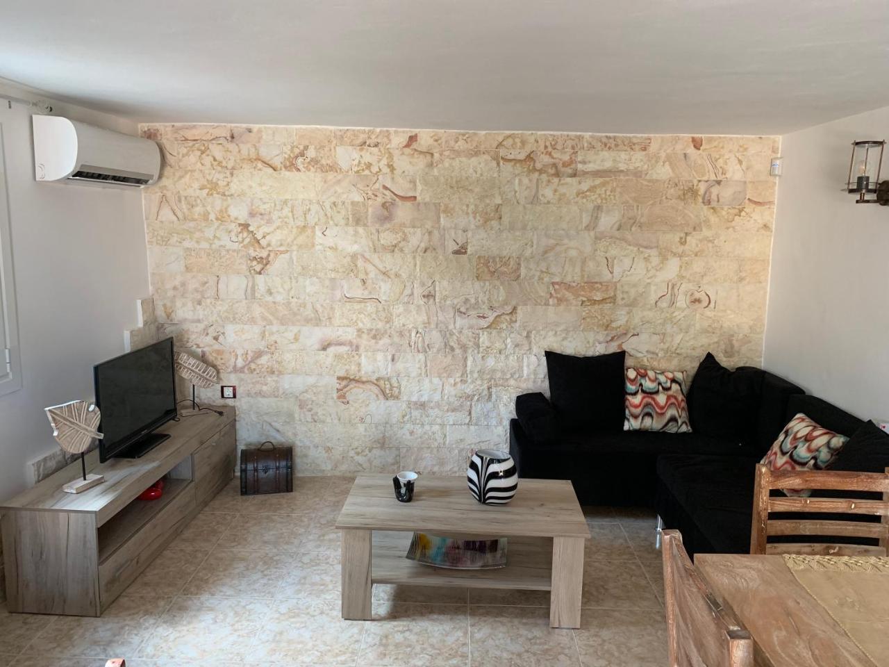 Peaceful House Near Airport Villa Pikérmion Екстериор снимка