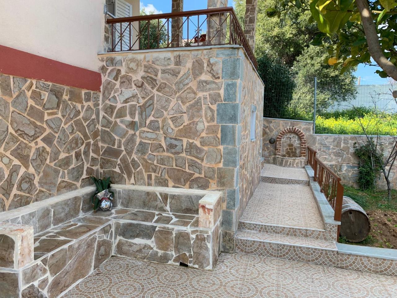 Peaceful House Near Airport Villa Pikérmion Екстериор снимка